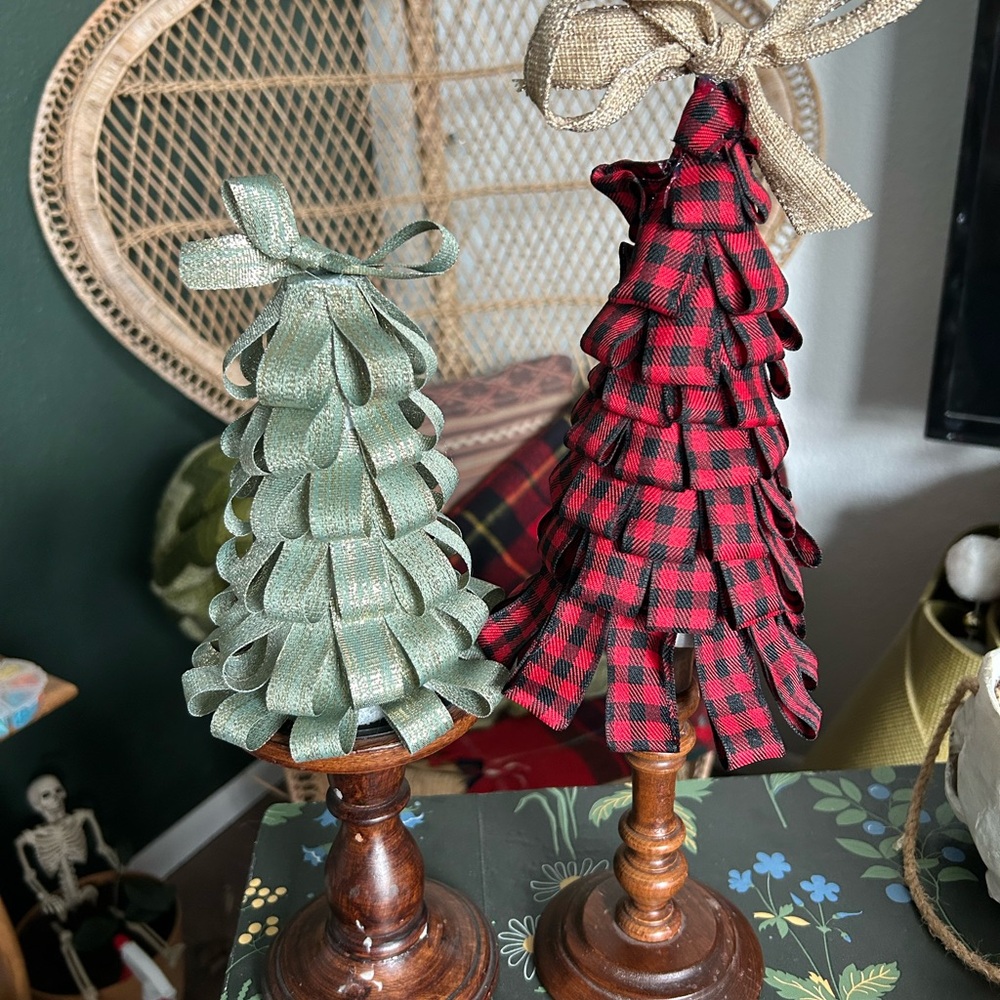 Ribbon Christmas tree - Picture 2 of 2